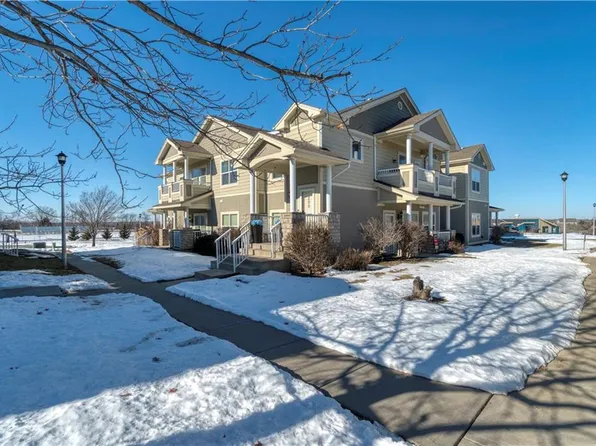 11671 S Roundtree St APT 200, Olathe, KS 66061