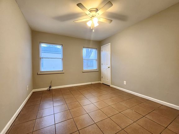 5th image of 634 S Wheatland Ave