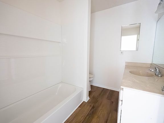 4th image of 14110 Kornblum Ave APT 9