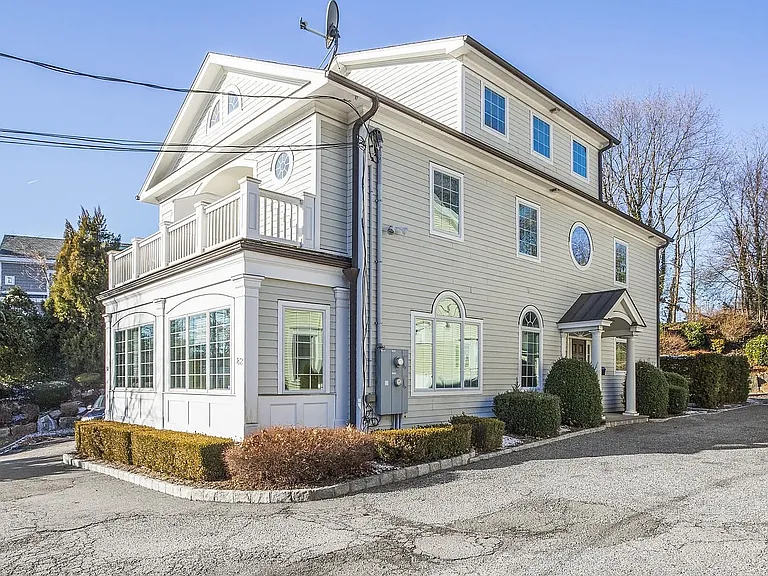 80 E Putnam Ave — Photo 19