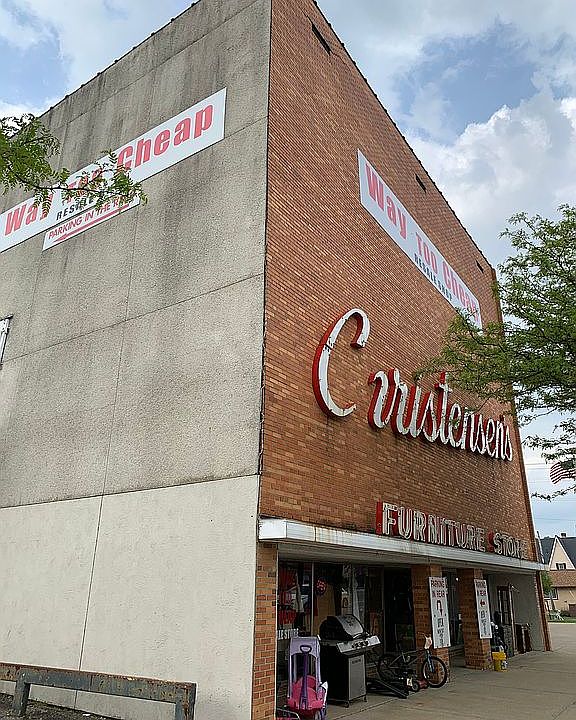 1st image of 109 E Lawrence Ave