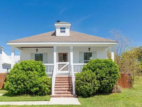 117 Bay Oaks Dr, Bay Saint Louis, MS 39520