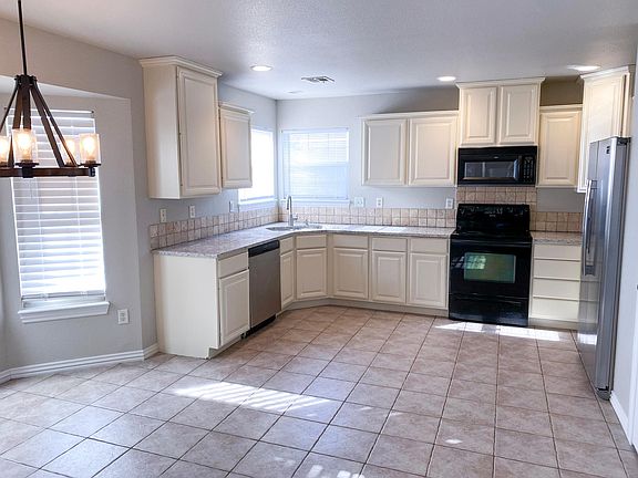 5th image of 1043 Applewood Cir