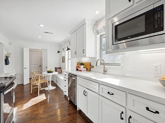 4th image of 9412 Covemeadow Dr