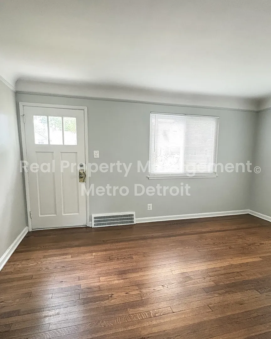 3-Bedroom Single-Family Home in Berkley, Michigan — Photo 2
