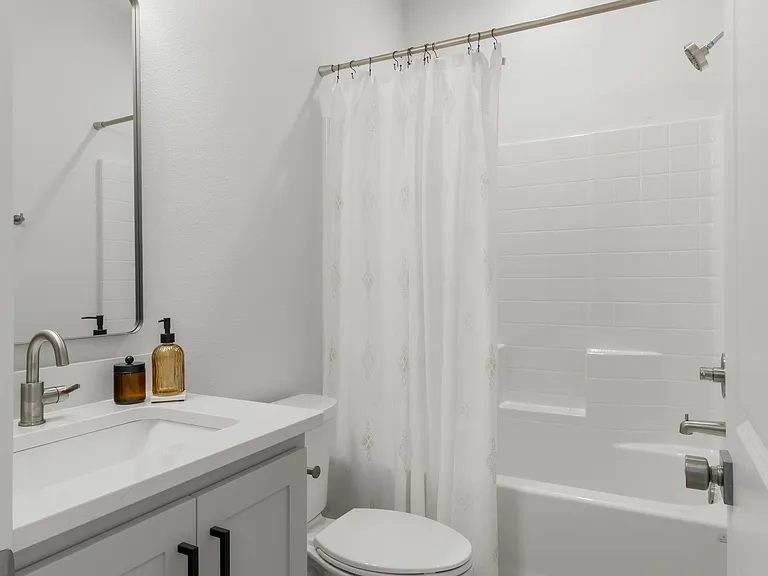 Azura Residences — Photo 8