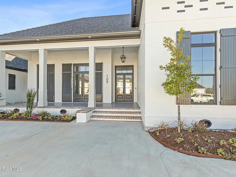 109 Trailing Oaks Dr — Photo 4