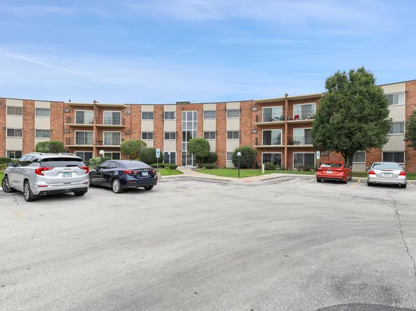 9724 S Karlov Ave APT 207, Oak Lawn, IL 60453