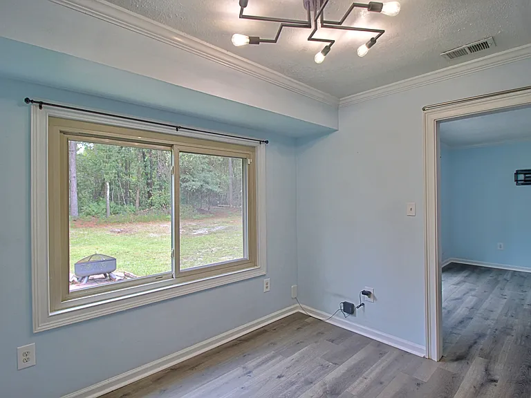 1062 Kelly Dr — Photo 8