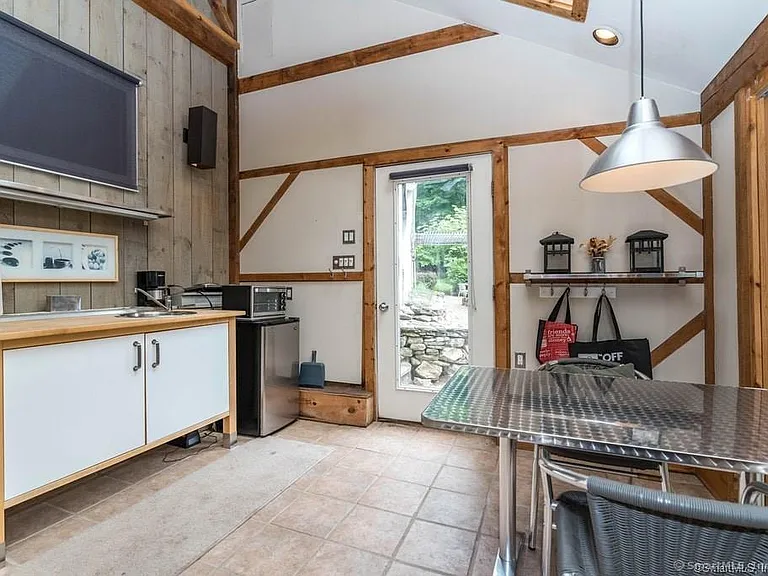 58 Wells Hill Rd — Photo 37