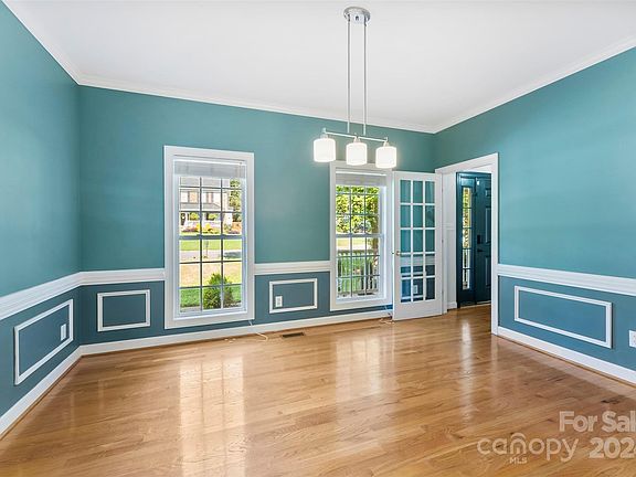 5th image of 1818 Abbotsford Ct