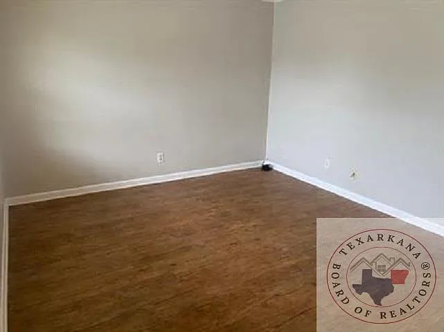 2 bed, 1.0 bath, $800 — Photo 4