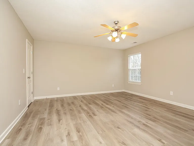 141 Lyndhurst Dr — Photo 10