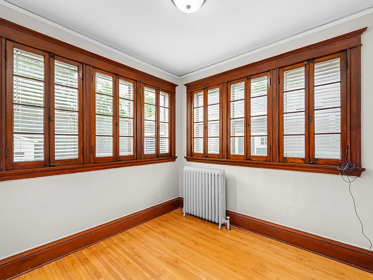 526 Reeves Dr — Photo 12