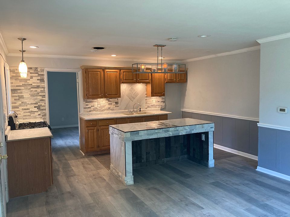 1st image of 1120 Woodlawn Ave #1F
