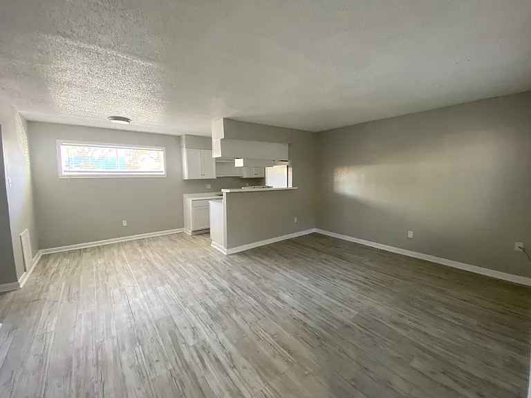 2120 Strawberry Rd — Photo 2