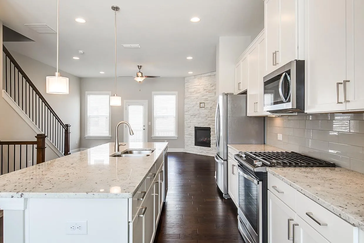 2044 Rockledge Rd NE — Photo 4