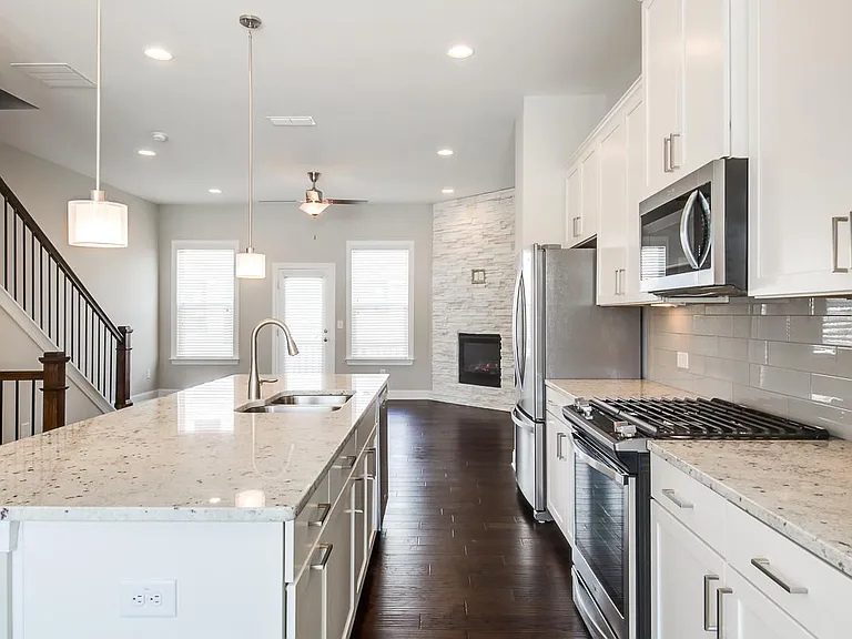 2044 Rockledge Rd NE — Photo 4