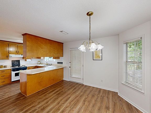 5th image of 124 Woodcreek Dr
