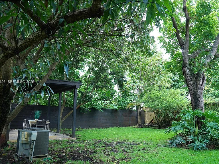 2338 SW 11th St — Photo 63