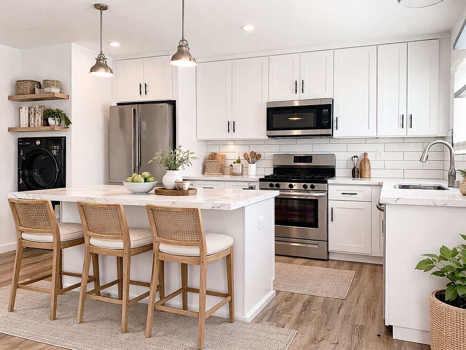 1st image of 2121 Thomas Ave #6