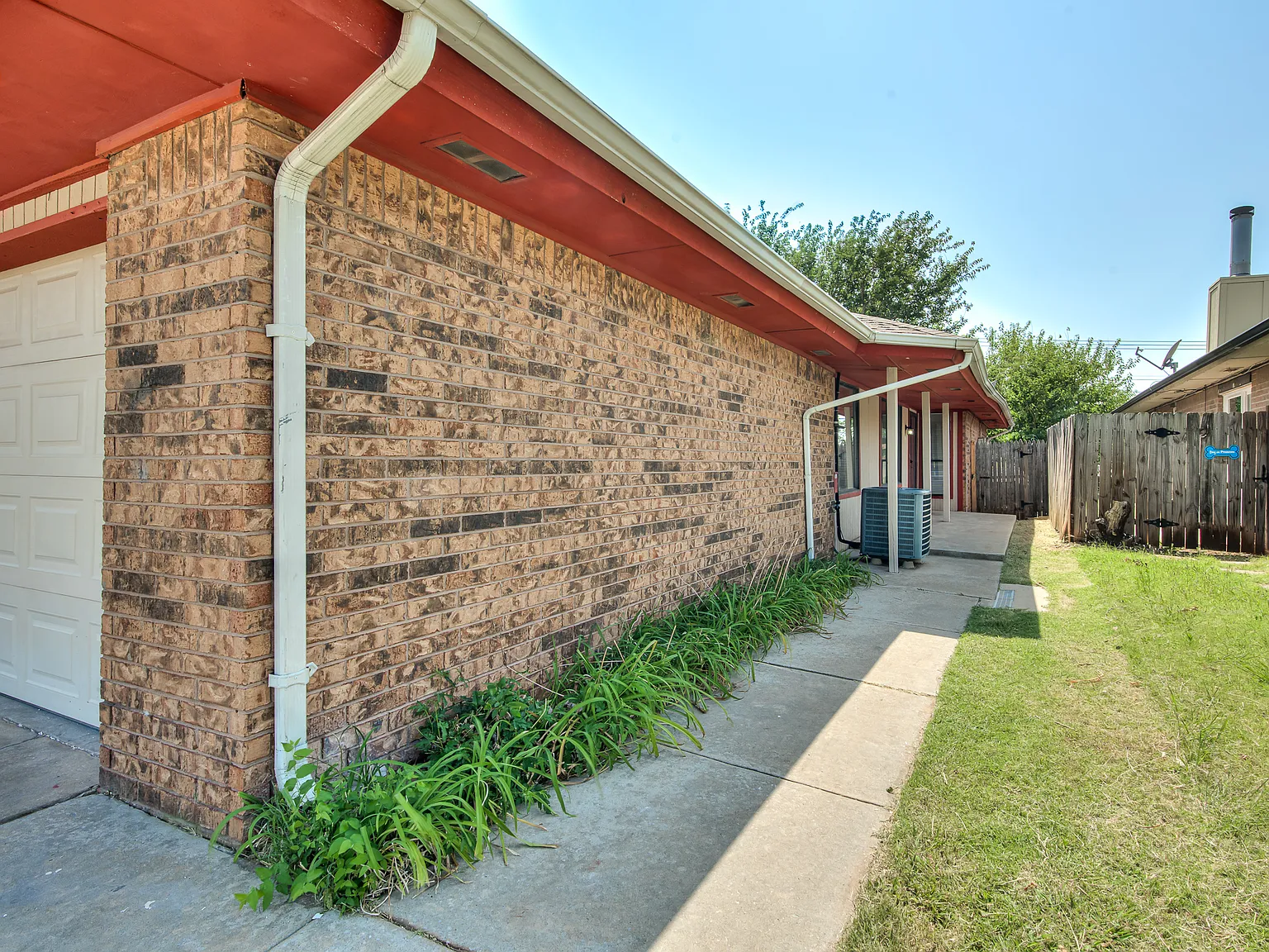 3 bed, 1300 sqft, $1,550 — Photo 4