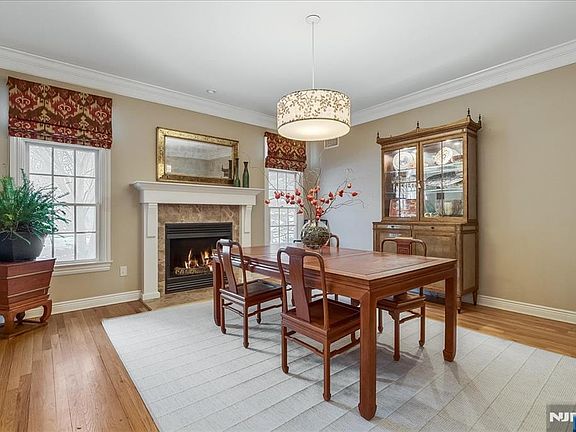 4th image of 425 Rock Rd