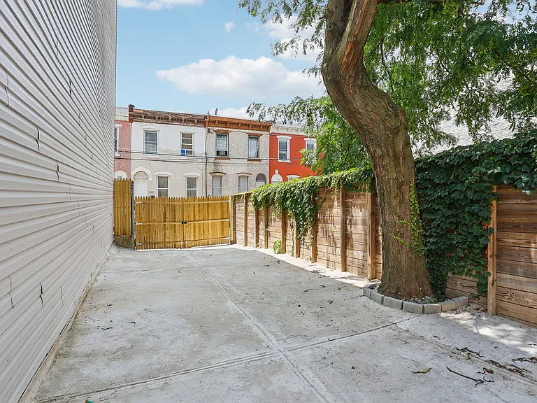 2225 N Waterloo St — Photo 27