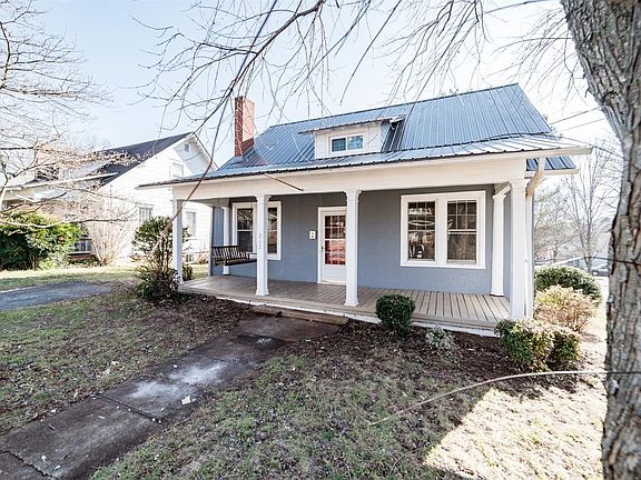 4th image of 217 Yeardley Ave