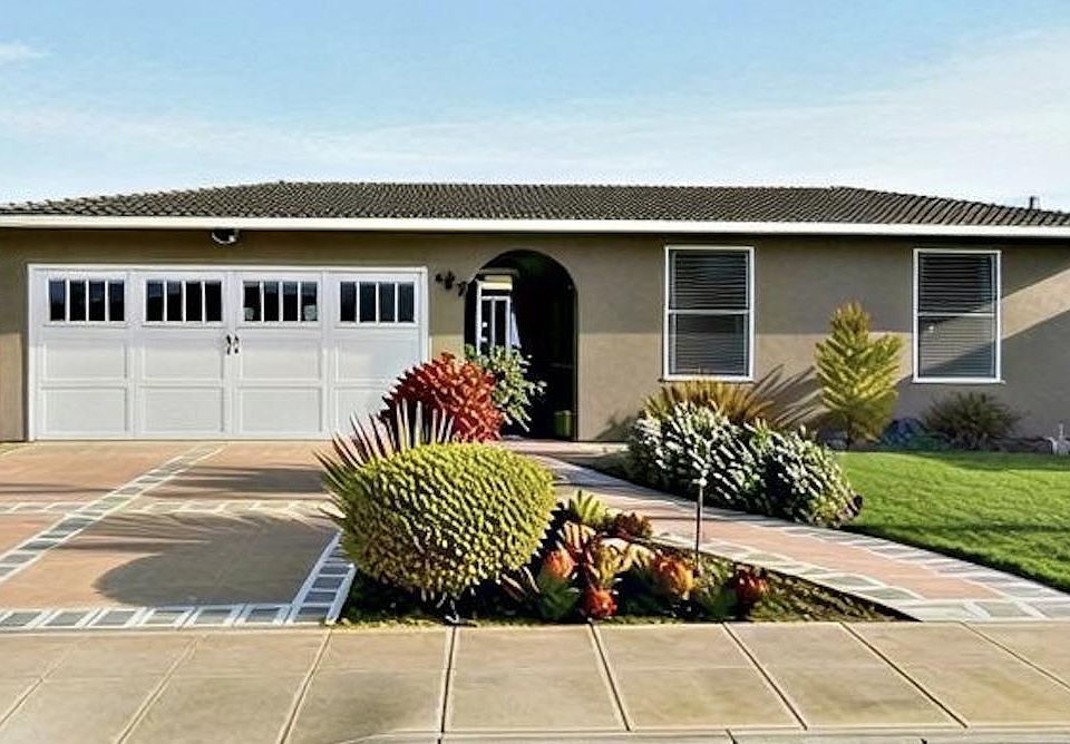 1st image of 247 Pelican Ct