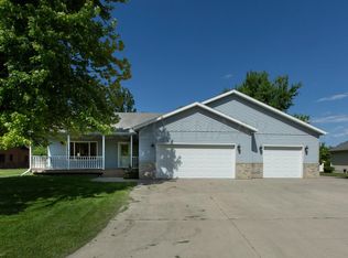 2611 Country Club Pkwy, Moorhead, MN 56560