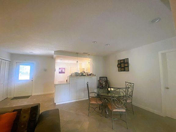 5th image of 6121 Elsinore Cir