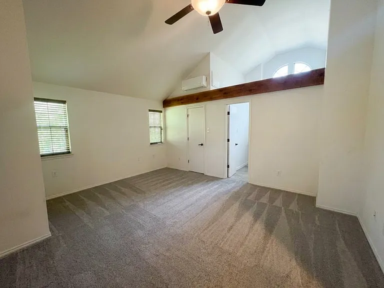 1404 Daffodil Ln — Photo 12