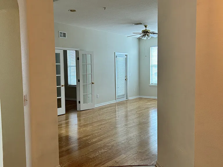 7801 Point Meadows Dr — Photo 4