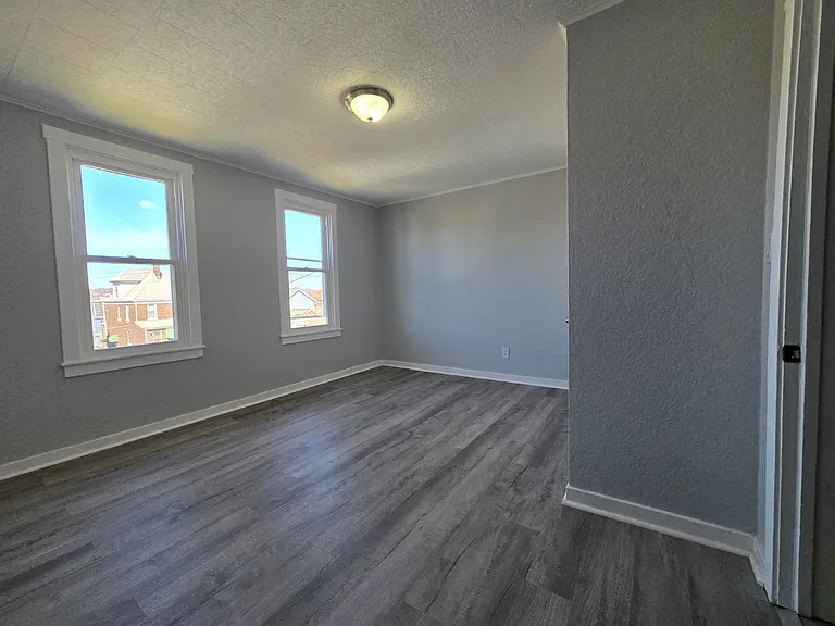 215 E 15th Ave — Photo 22