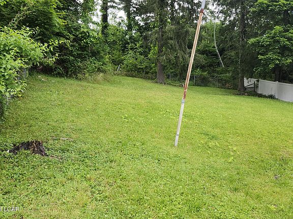 3rd image of 1979 Lakeside Dr