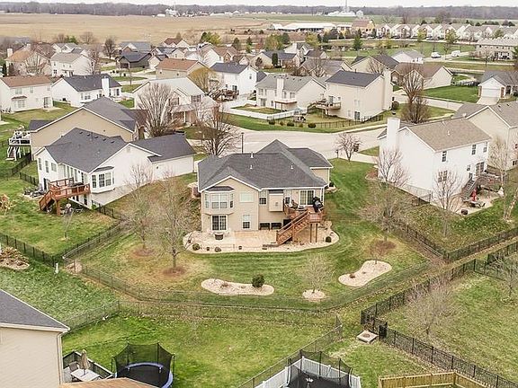 3rd image of 6904 Arbor Cove Dr