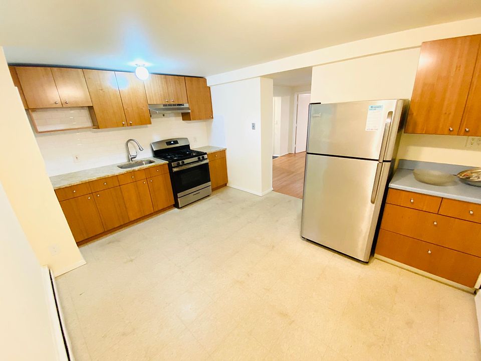 MASSIVE kitchen with all new appliances and cabinets