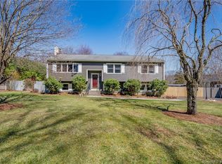 592 Benson Rd, Middlebury, CT 06762