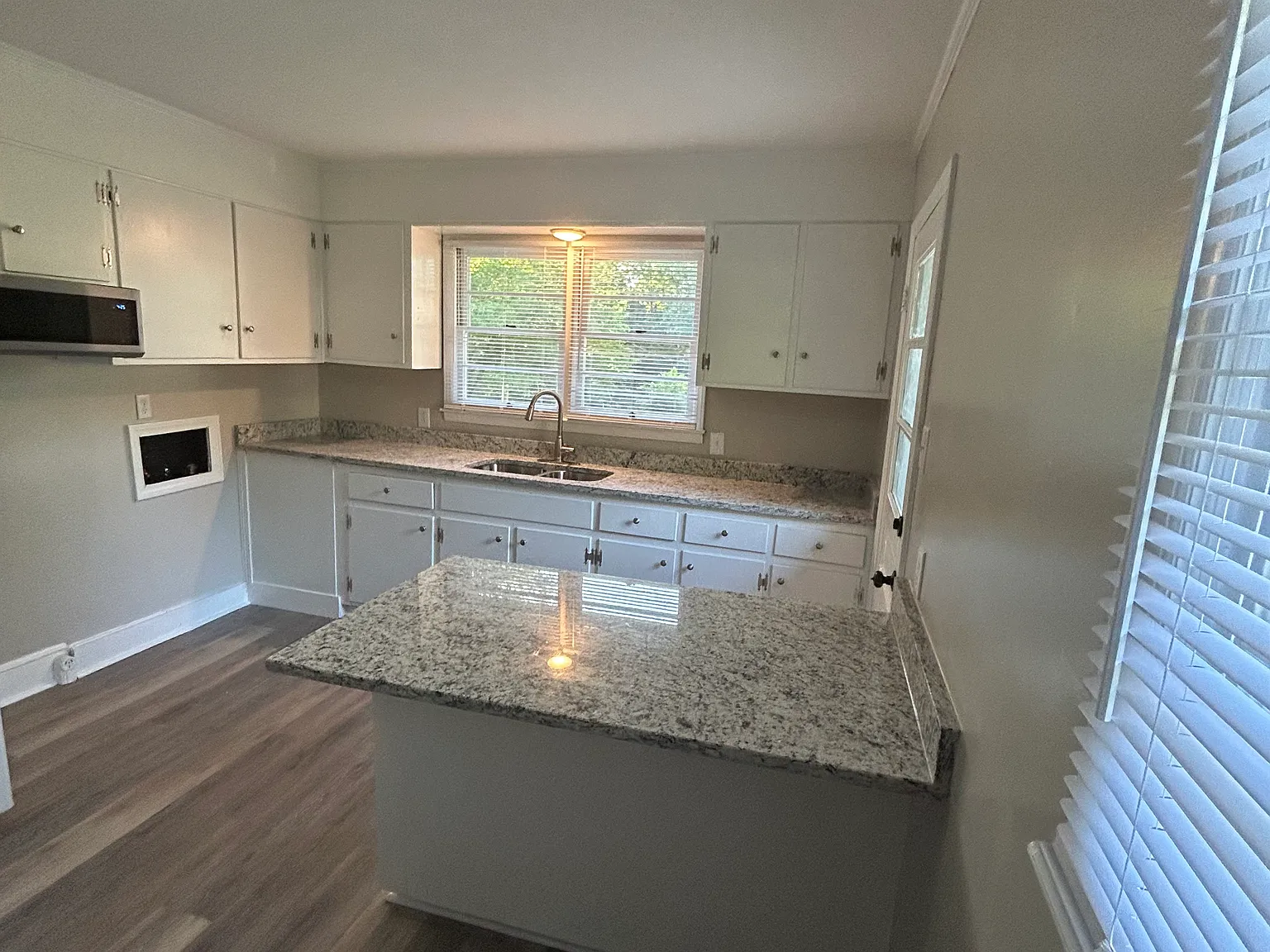 3 bed, 1106 sqft, $1,500 — Photo 3