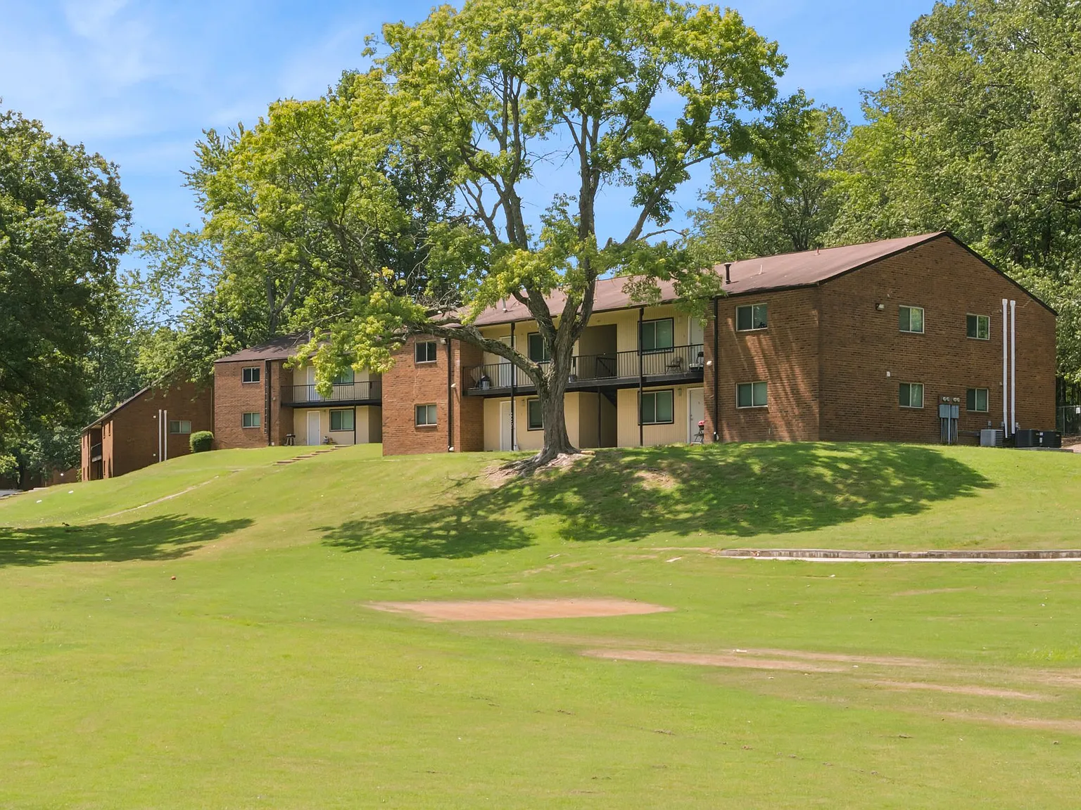 Hilldale Apartments — Photo 3