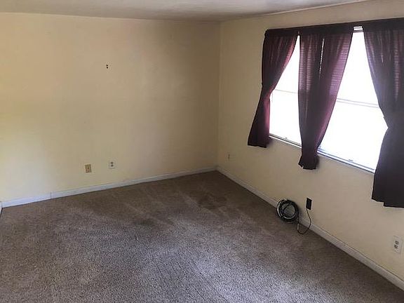 3rd image of 1700 Caniff Cir APT 1
