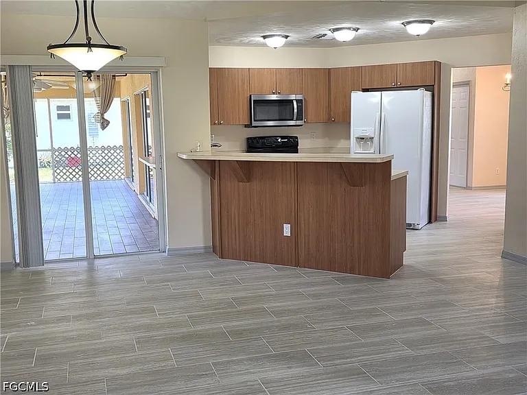 4614 SW 9th Pl — Photo 11
