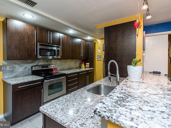 2nd image of 915 Bainbridge St APT 301