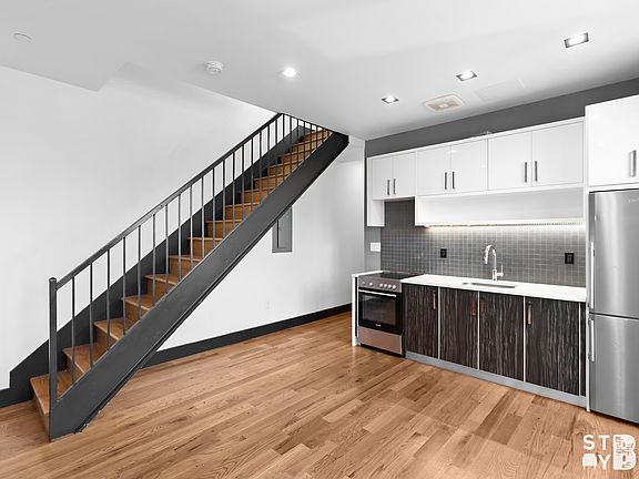 4th image of 242 Parkside Ave #4B