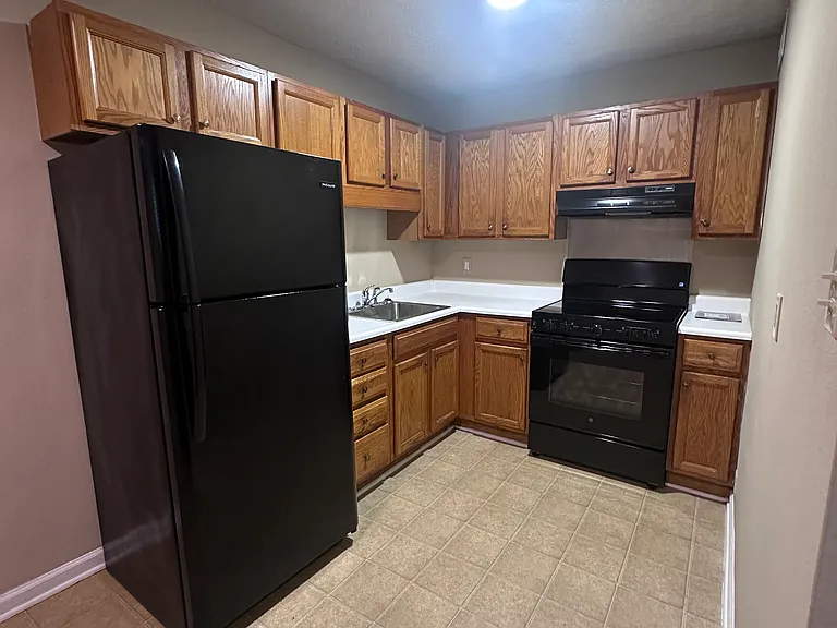 179 Lakeshore Dr #4 — Photo 3