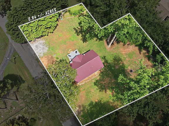 2nd image of 407 Cedar Ave