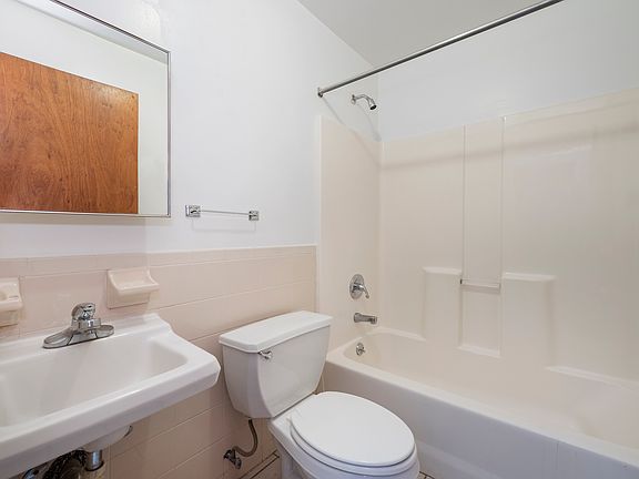5th image of 418 W 49th St APT 4D