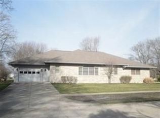 508 6th St, Howe, IN 46746