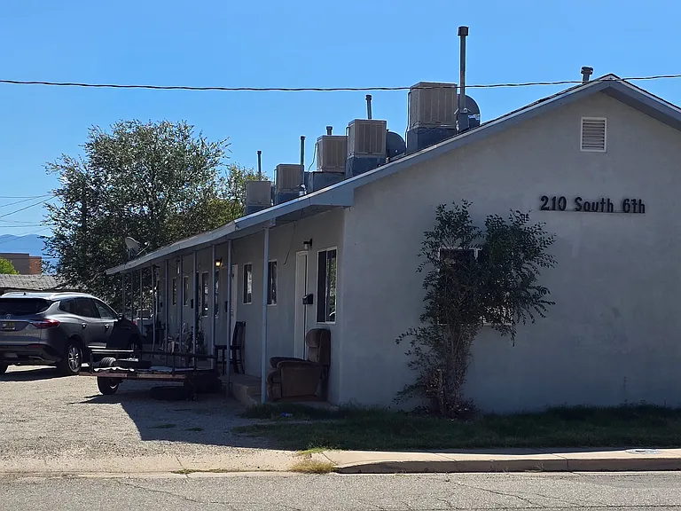 210 S 6th St #B2 — Photo 5